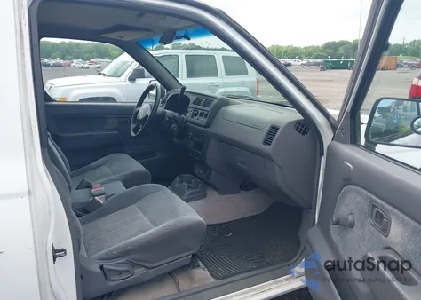 2000 Nissan Frontier Xe z USA, uszkodzony, nr VIN 1N6DD26S1YC353901